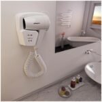 مجفف شعر جداري للاستخدام المنزلي - بقوة هواء عالية لتجفيف سريع وفعّال، تصميم عملي وأنيق يناسب جميع الحمامات، يوفر لك تجربة تصفيف مثالية - Image 5